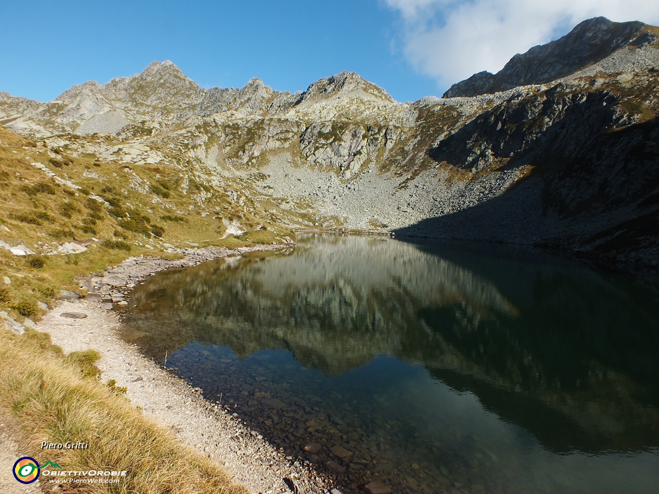 69 Cima Cadelle al sole, Monte Valegino in ombra....JPG